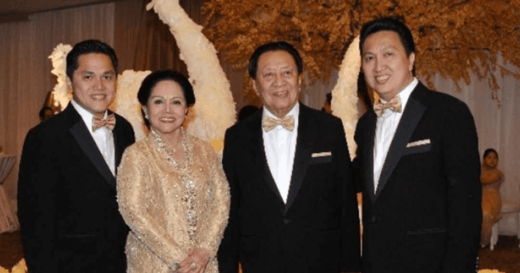 From left to right: Erick Thohir, Edna Thohir, Teddy Thohir, and Garibaldi Thohir pose for a photo together in Jakarta