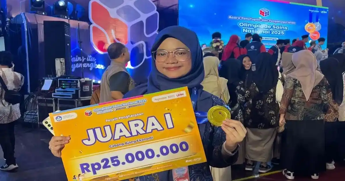 Amelia Azarine Wins Triple Gold in Economics